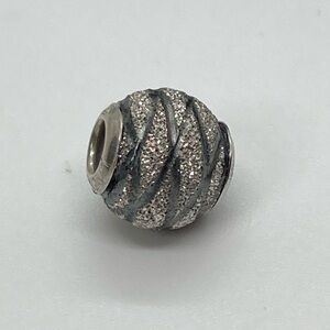 Persona 925 Sterling Silver Glitter Criss-Cross Design Charm Bead